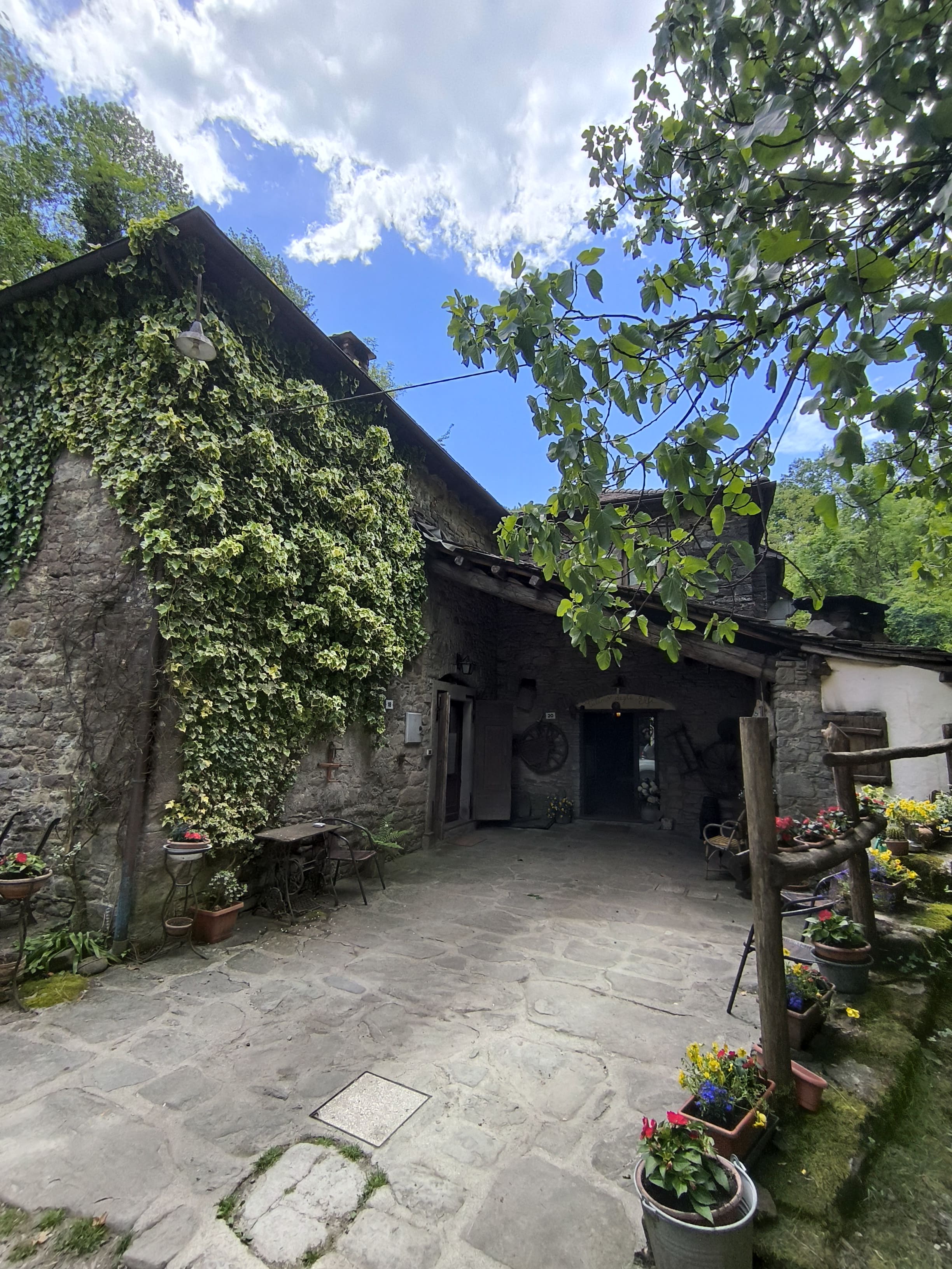 L'Agriturismo Mulino degli Elfi: una sosta speciale sulla A1.